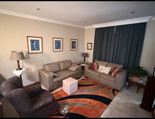 2 BEDROOM APARTMENT FOR SALE IN NEWLANDS